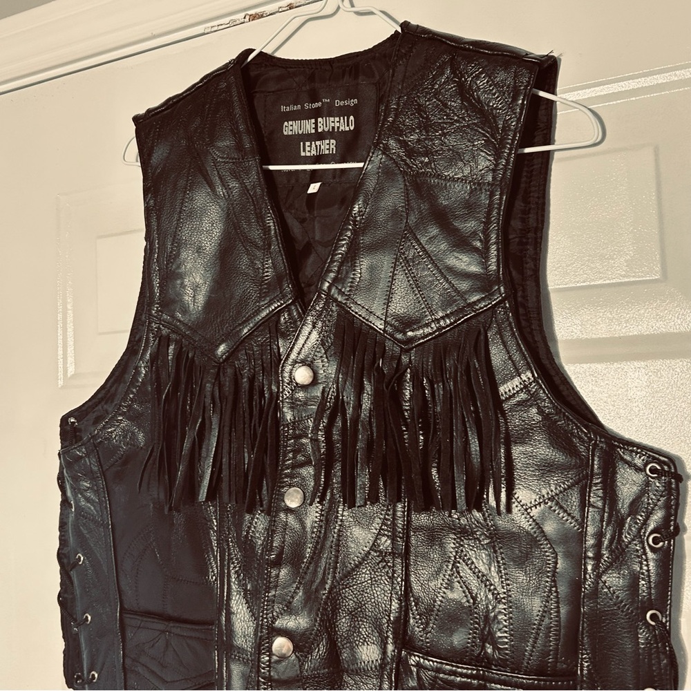 Unisex Navarre genuine buffalo  Black Leather Vest with Fringe Size Large NWOT